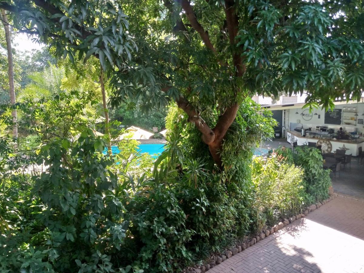 Fawlty Towers Accommodation & Activities Livingstone Buitenkant foto