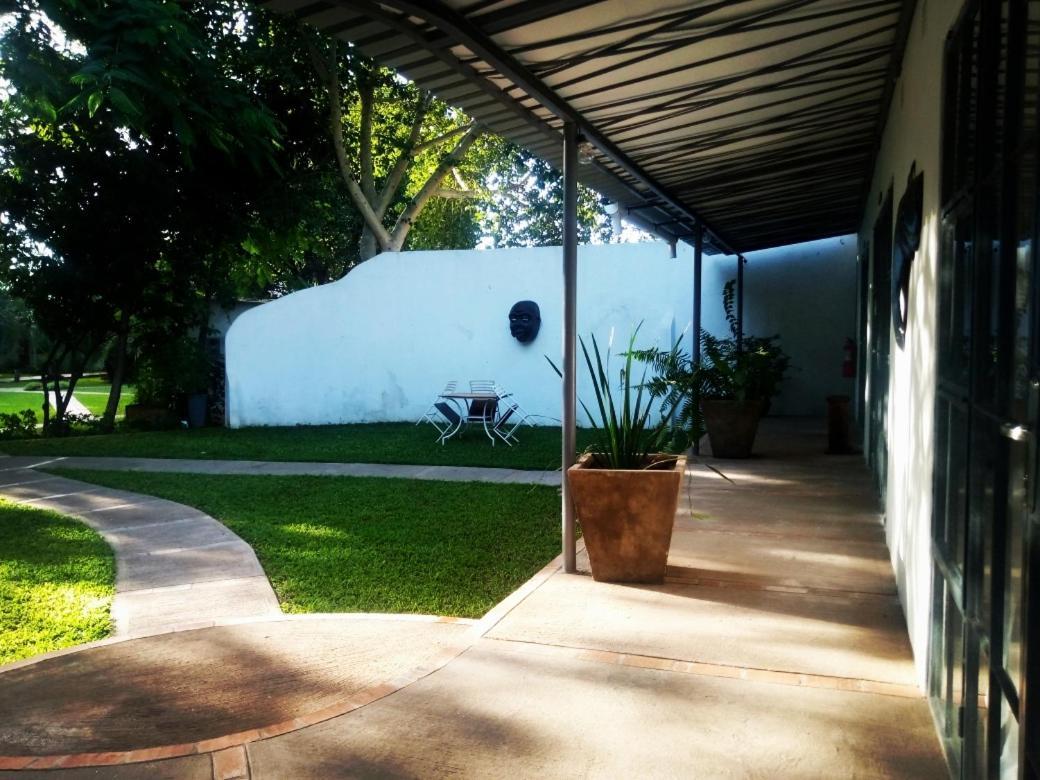 Fawlty Towers Accommodation & Activities Livingstone Buitenkant foto