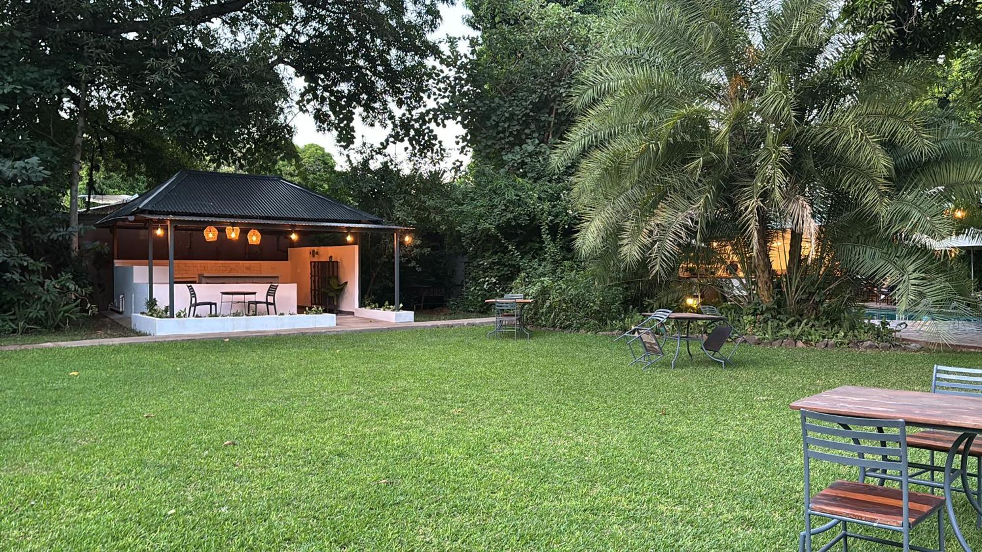 Fawlty Towers Accommodation & Activities Livingstone Buitenkant foto
