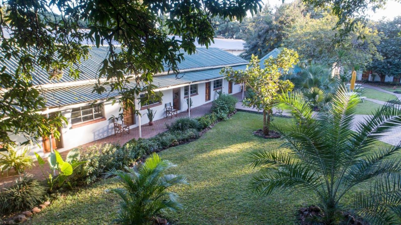 Fawlty Towers Accommodation & Activities Livingstone Buitenkant foto