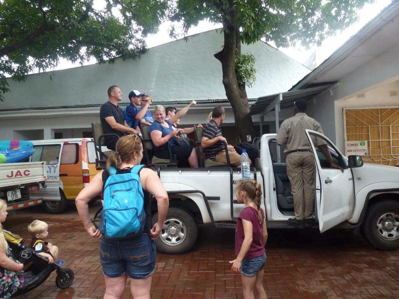 Fawlty Towers Accommodation & Activities Livingstone Buitenkant foto